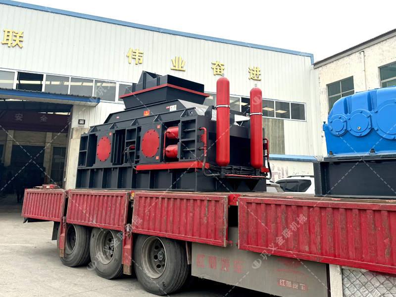 堅(jiān)硬VS濕粘，原料硬度大變臉？液壓對(duì)輥破碎機(jī)如何見(jiàn)招拆招？